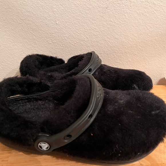 Pre- Loved Crocs Classic Fur Sure - Picture 1 of 7